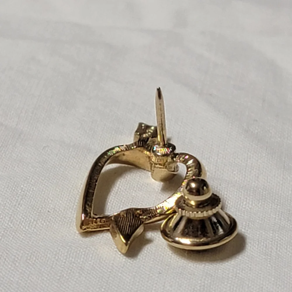 Vintage 1983 Love Struck Tac Pin Gold Tone Avon Valentine's Day Heart w/ Arrow